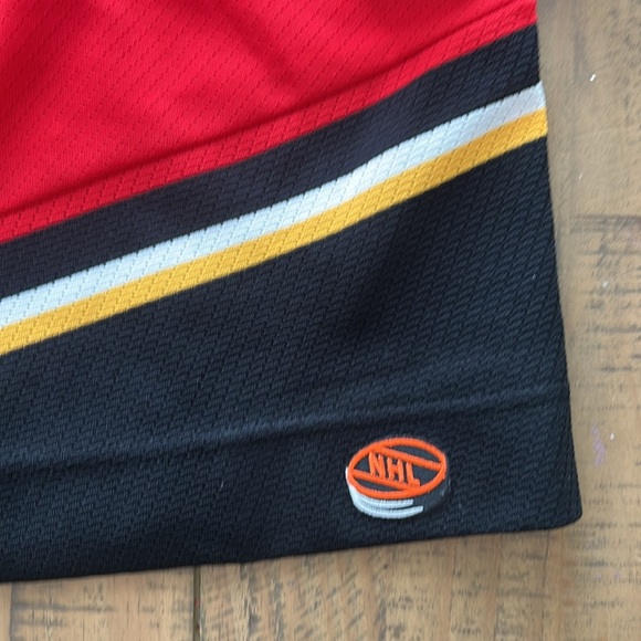 Calgary Flames CCM Official Licensed Jersey - Youth L/XL - Picture 11 of 15